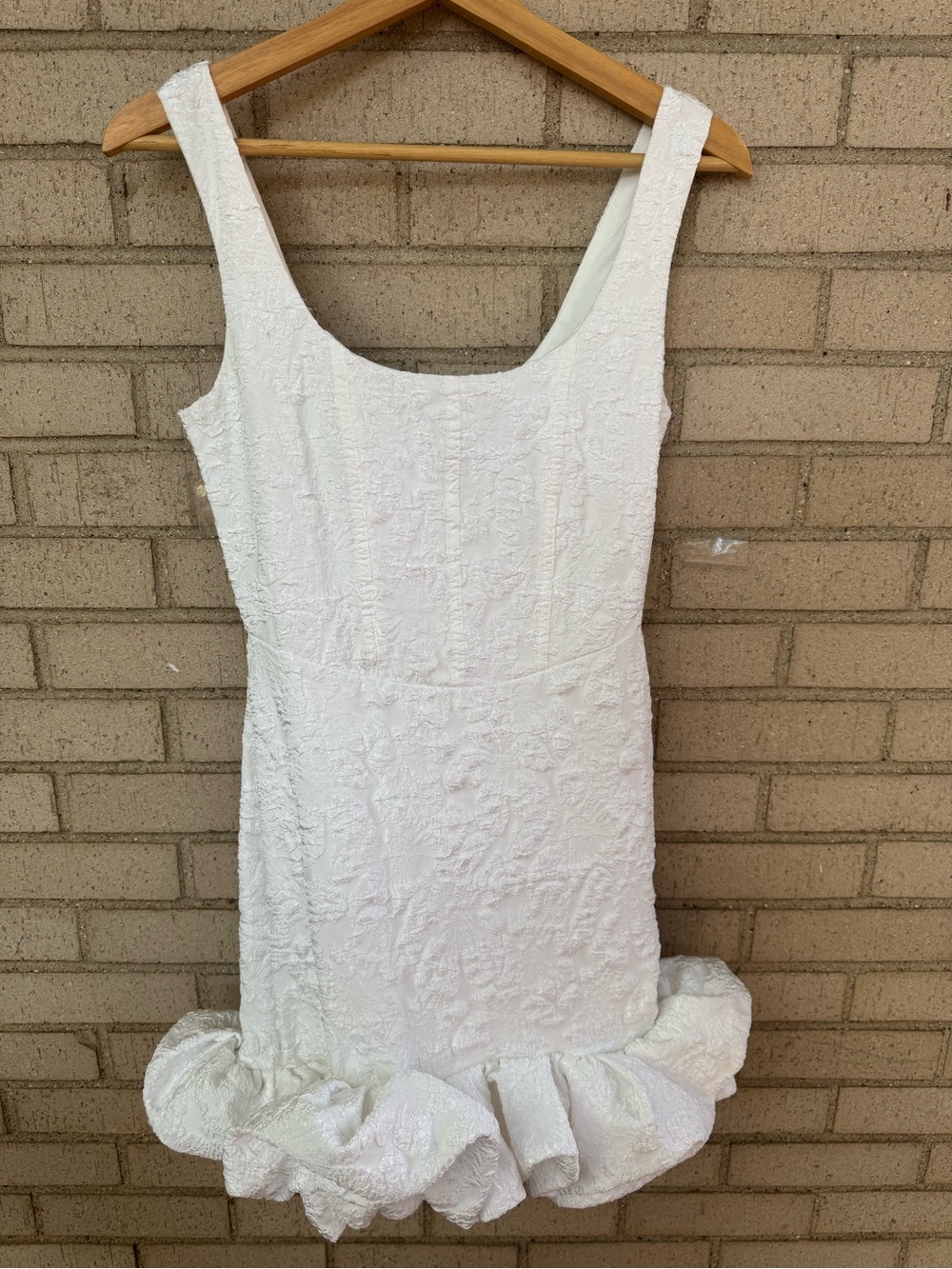 Lulu's NWT Extravagant Poise White Textured Jacquard Bubble-Hem Mini Dress XS - Picture 4 of 8